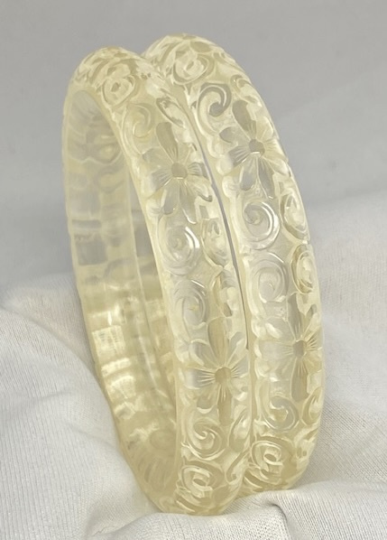 LG73 pr carved clear acrylic bangles